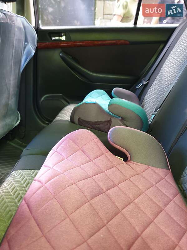 Універсал Toyota Avensis 2003 в Чорткові