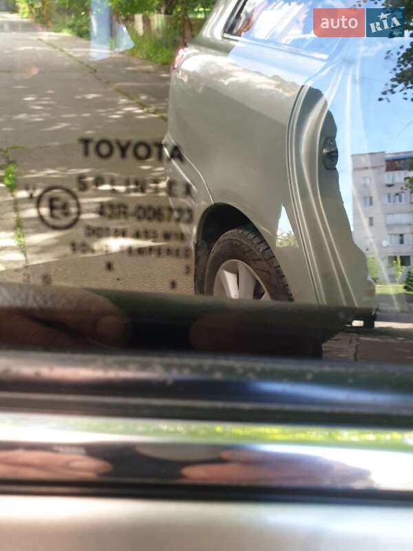 Універсал Toyota Avensis 2003 в Чорткові