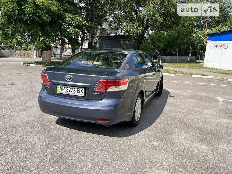 Седан Toyota Avensis 2010 в Кривом Роге