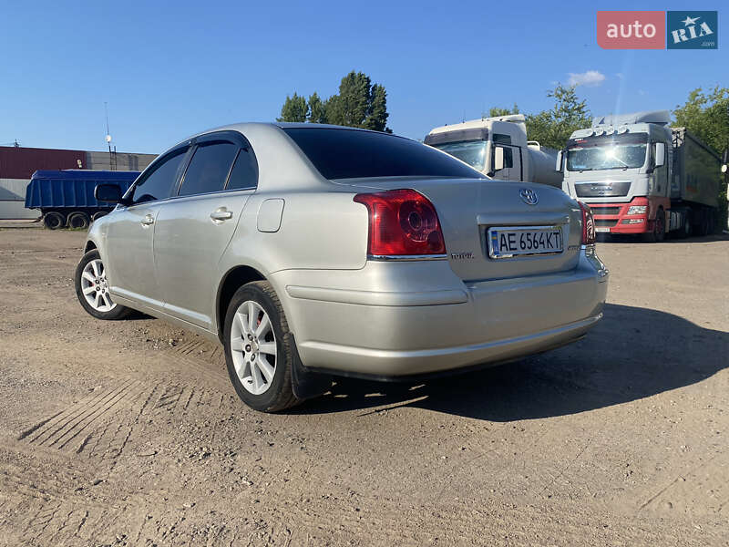Седан Toyota Avensis 2004 в Кривом Роге