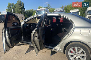 Седан Toyota Avensis 2004 в Кривом Роге