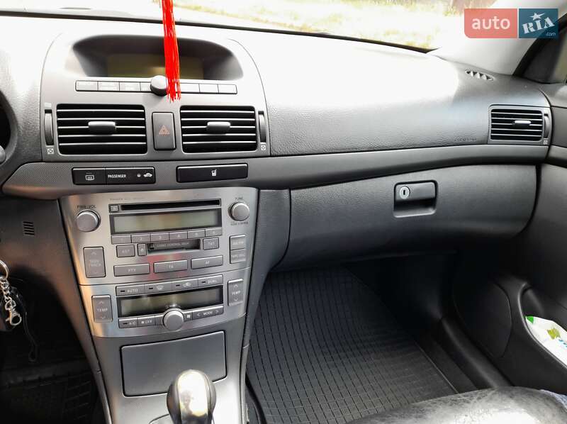 Седан Toyota Avensis 2003 в Запоріжжі