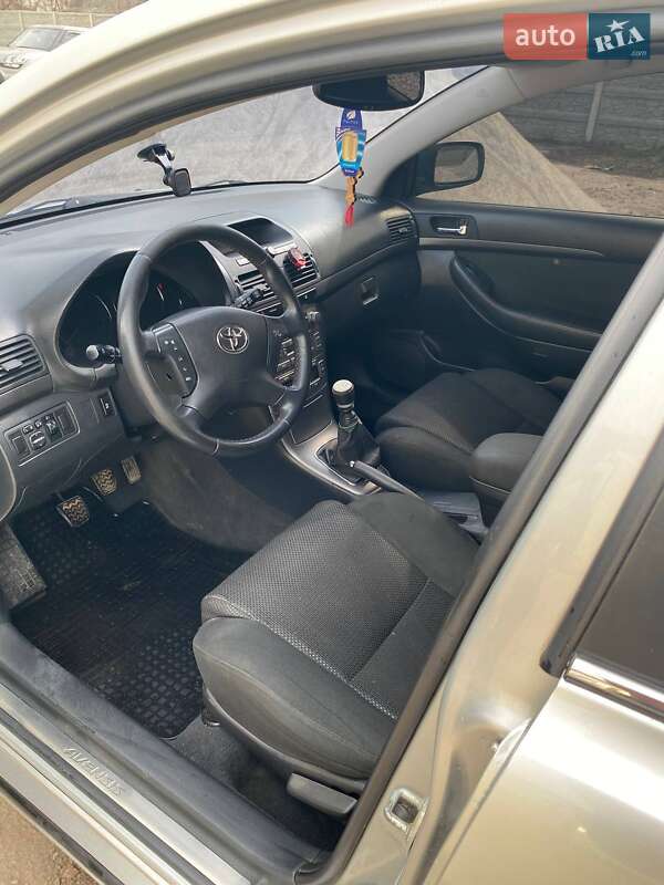 Универсал Toyota Avensis 2006 в Александровке