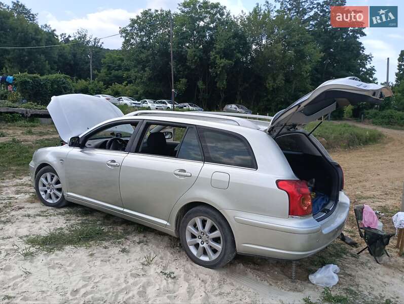 Універсал Toyota Avensis 2004 в Кам'янець-Подільському