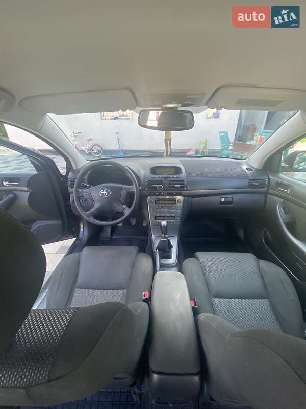 Універсал Toyota Avensis 2005 в Самборі