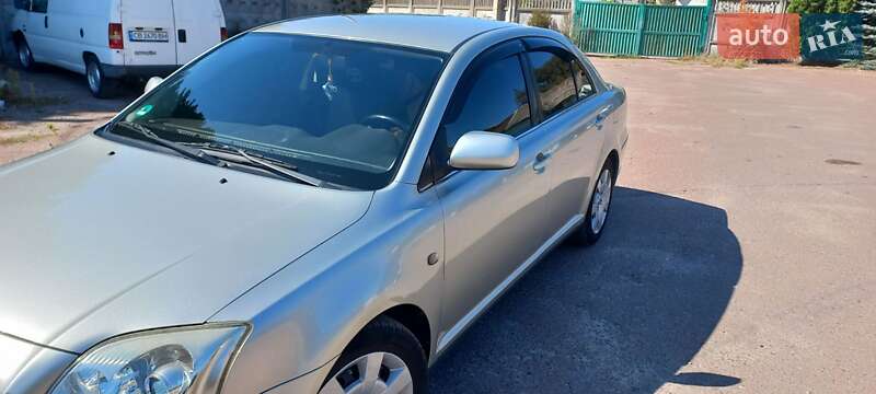Седан Toyota Avensis 2003 в Чернігові