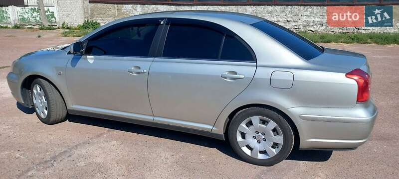Седан Toyota Avensis 2003 в Чернігові