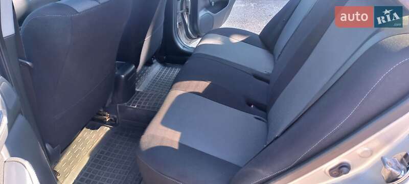 Седан Toyota Avensis 2003 в Чернігові