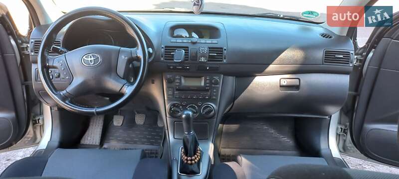 Седан Toyota Avensis 2003 в Чернігові