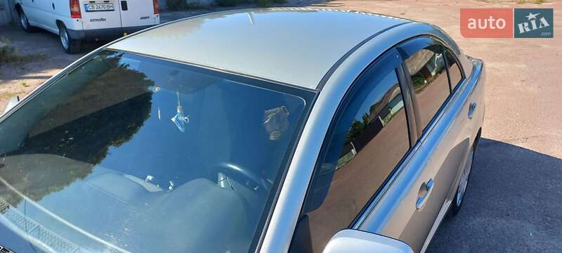 Седан Toyota Avensis 2003 в Чернігові