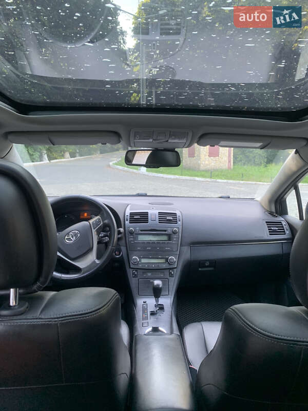 Універсал Toyota Avensis 2009 в Чернівцях