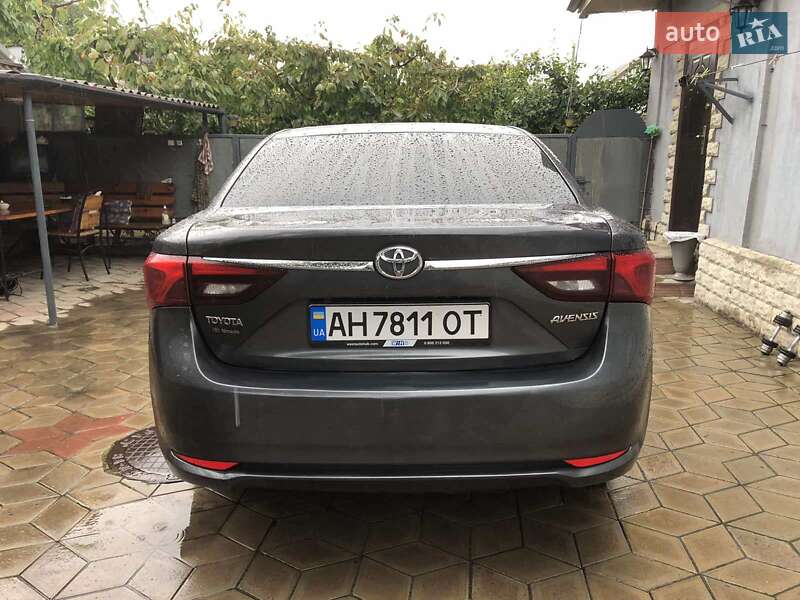 Седан Toyota Avensis 2015 в Лугинах