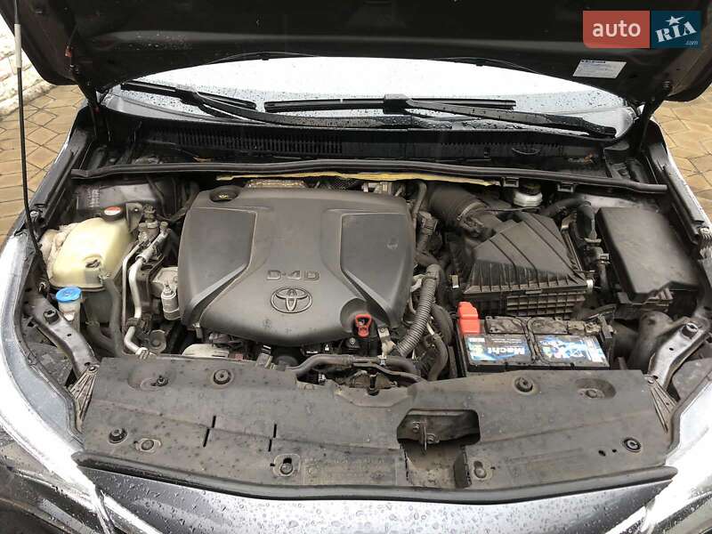 Седан Toyota Avensis 2015 в Лугинах