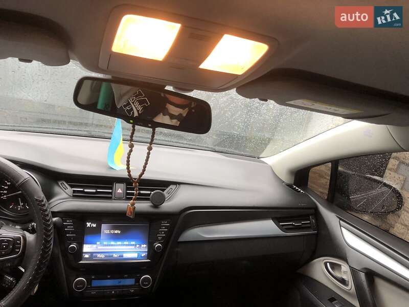 Седан Toyota Avensis 2015 в Лугинах