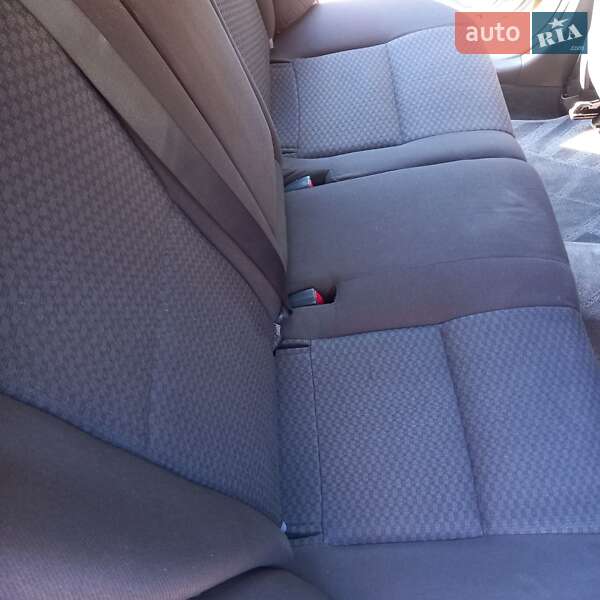 Универсал Toyota Avensis 2003 в Конотопе