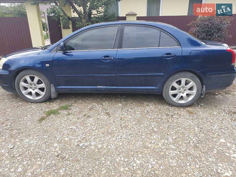 Седан Toyota Avensis 2004 в Каменец-Подольском