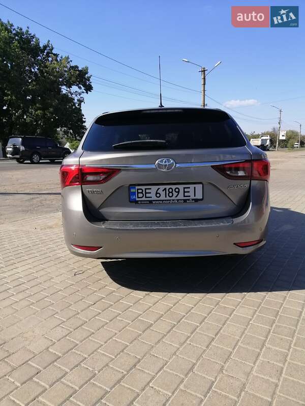 Универсал Toyota Avensis 2016 в Николаеве