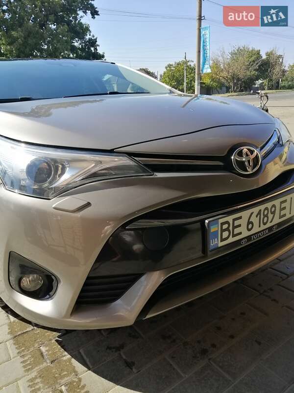 Универсал Toyota Avensis 2016 в Николаеве