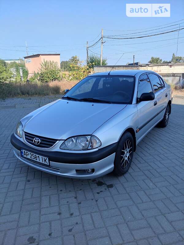 Седан Toyota Avensis 2001 в Запорожье
