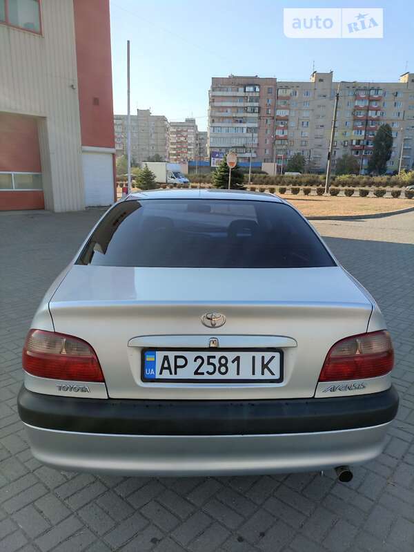 Седан Toyota Avensis 2001 в Запорожье