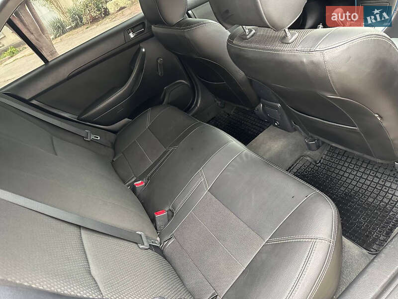 Седан Toyota Avensis 2003 в Одесі