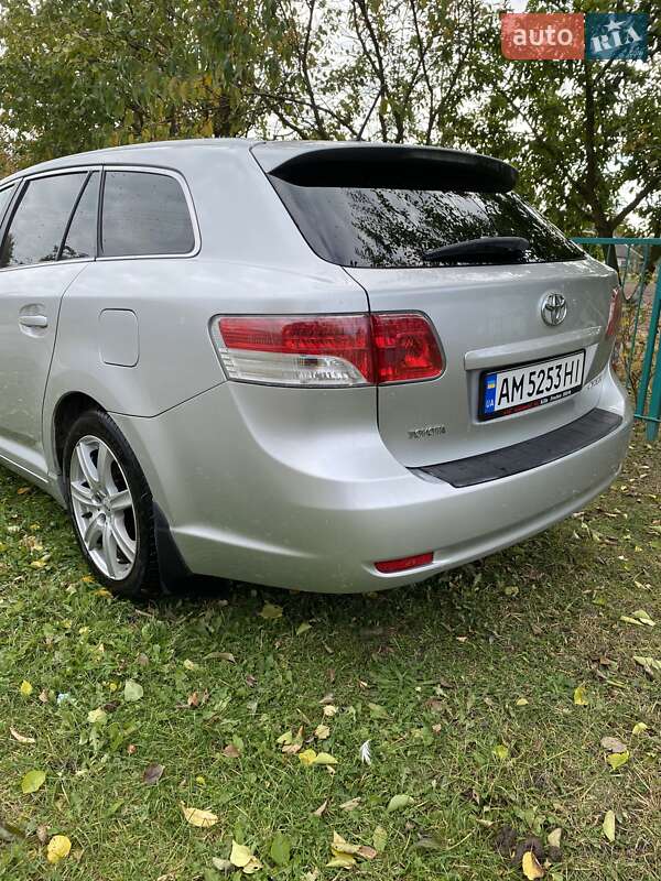 Универсал Toyota Avensis 2011 в Звягеле