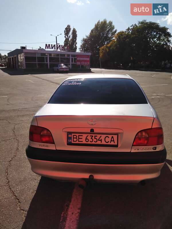 Седан Toyota Avensis 1998 в Одессе