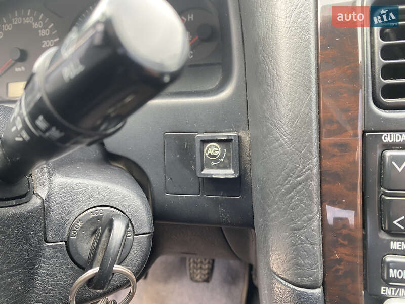 Седан Toyota Avensis 2001 в Львові