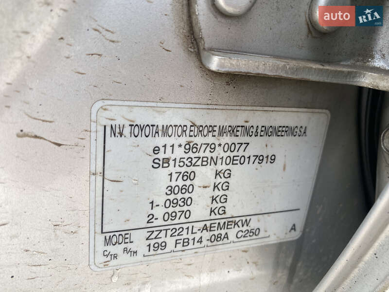 Седан Toyota Avensis 2001 в Львові