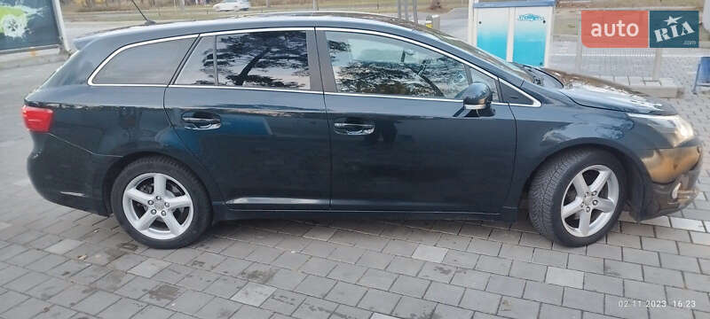 Универсал Toyota Avensis 2011 в Умани
