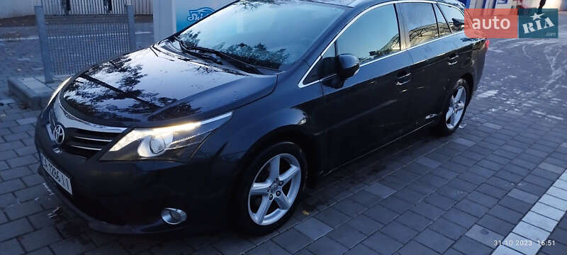 Универсал Toyota Avensis 2011 в Умани