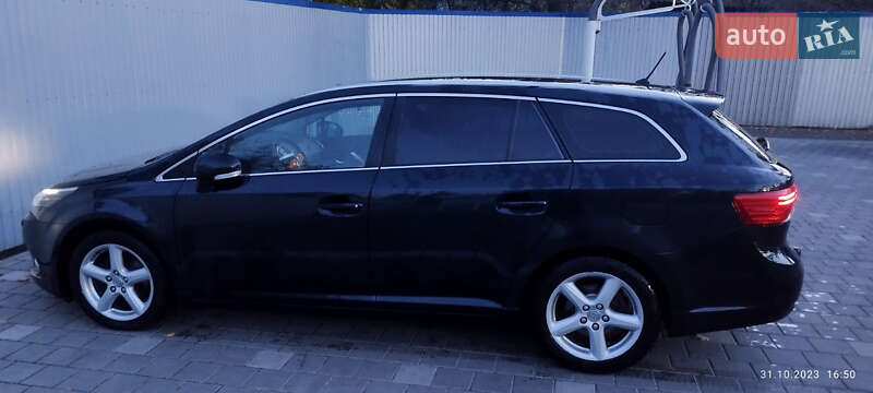 Универсал Toyota Avensis 2011 в Умани