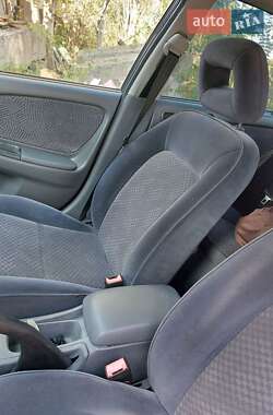 Седан Toyota Avensis 2000 в Одессе