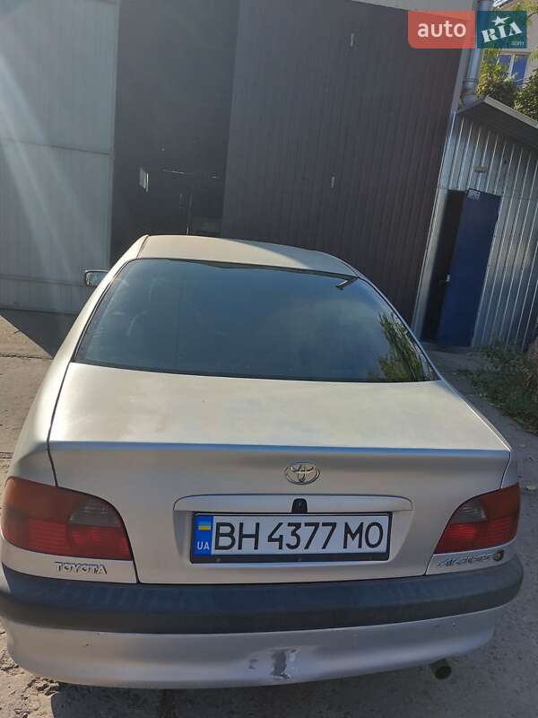 Седан Toyota Avensis 2000 в Одесі
