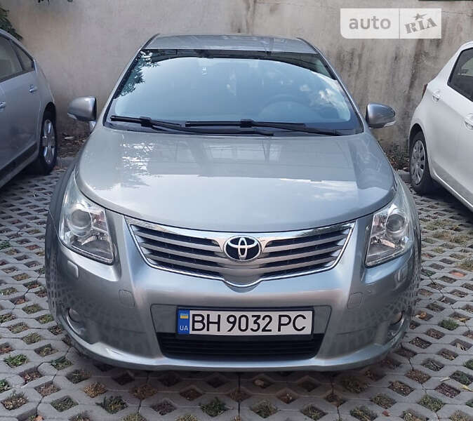 Седан Toyota Avensis 2010 в Одессе