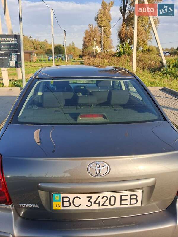 Седан Toyota Avensis 2006 в Львові