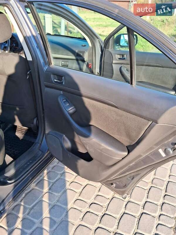 Седан Toyota Avensis 2006 в Львові