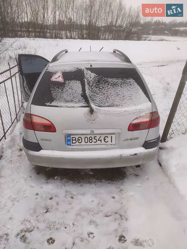 Универсал Toyota Avensis 2002 в Лановцах