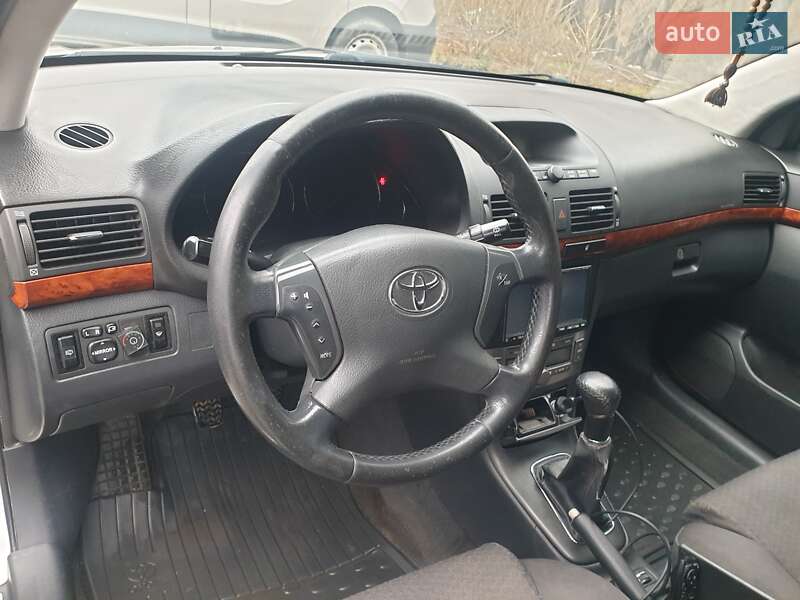 Седан Toyota Avensis 2005 в Запорожье