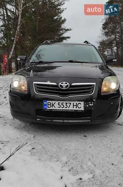 Универсал Toyota Avensis 2008 в Рокитном