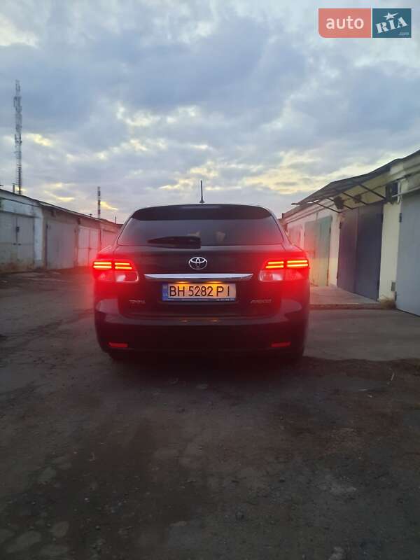 Універсал Toyota Avensis 2013 в Ізмаїлі