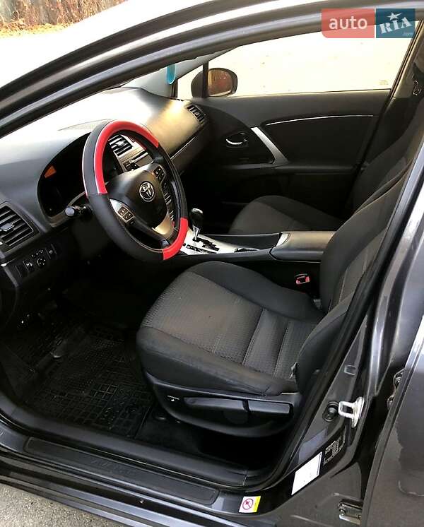 Універсал Toyota Avensis 2015 в Дніпрі