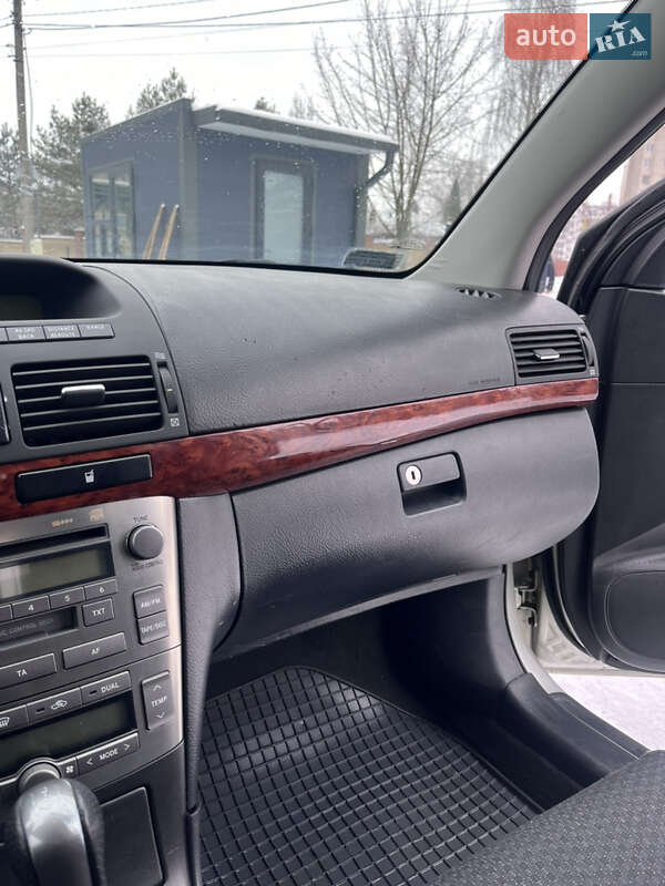 Универсал Toyota Avensis 2004 в Луцке