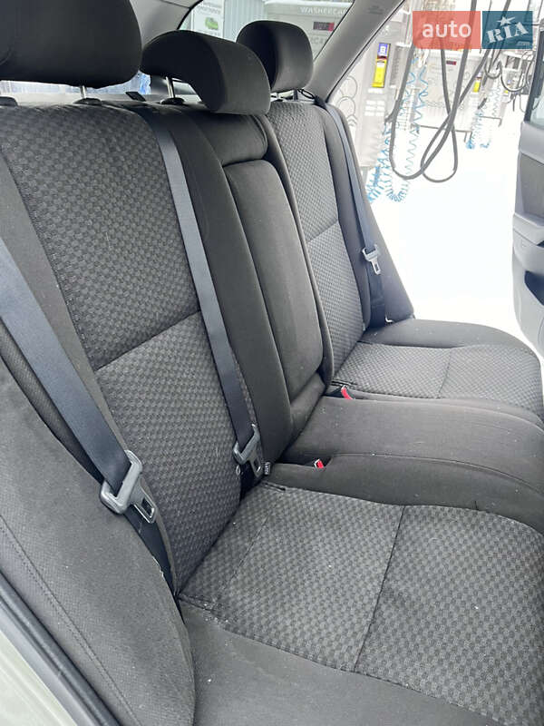 Универсал Toyota Avensis 2004 в Луцке