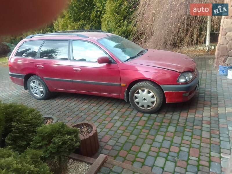 Универсал Toyota Avensis 1999 в Тернополе