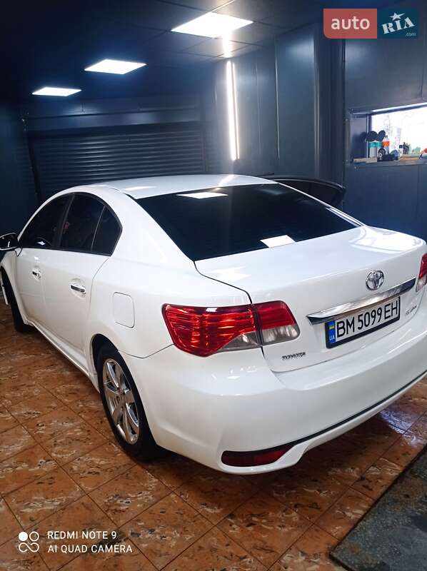Седан Toyota Avensis 2014 в Львове