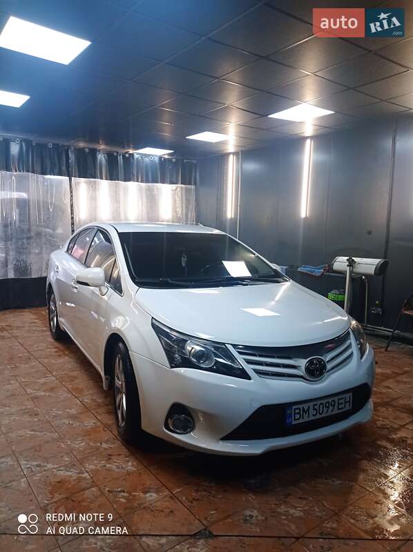 Седан Toyota Avensis 2014 в Львове