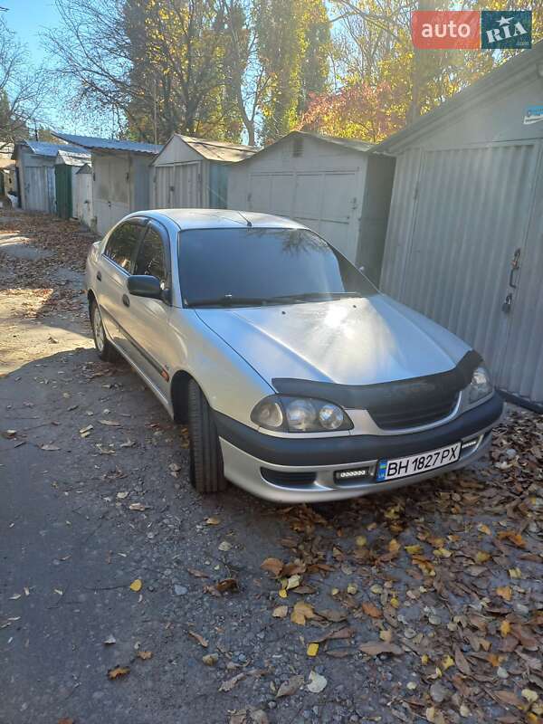 Седан Toyota Avensis 1998 в Одессе