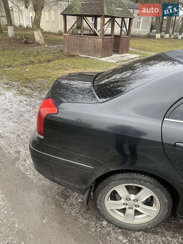 Седан Toyota Avensis 2005 в Умани
