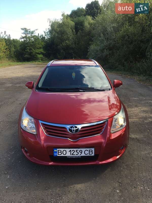 Универсал Toyota Avensis 2010 в Зборове